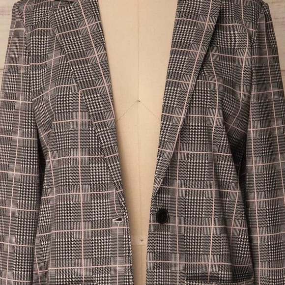 Chic Blazer - Picture 3 of 5